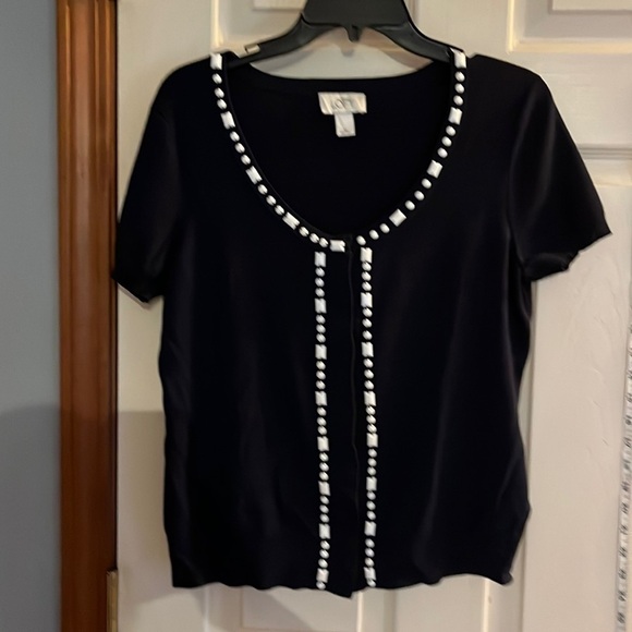 AnnTaylor loft-size M-navy,white bead trim, scoop neck, short sleeve, snap front - Picture 1 of 10